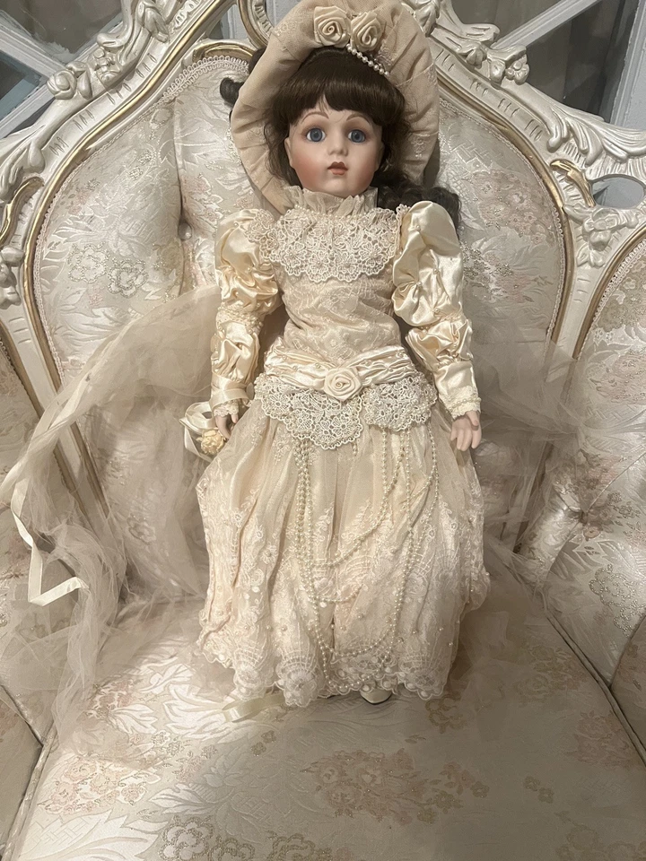 Franklin Heirloom 22" Victoriano Porcelana Novia Muñeca Antigua Encaje Largo Velo Caja Foto 4 de 4