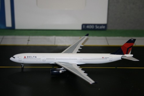 Aeroclassics 1:400 Delta Airlines Airbus A330-200 N818NW Die-Cast Model Plane - Picture 7 of 7
