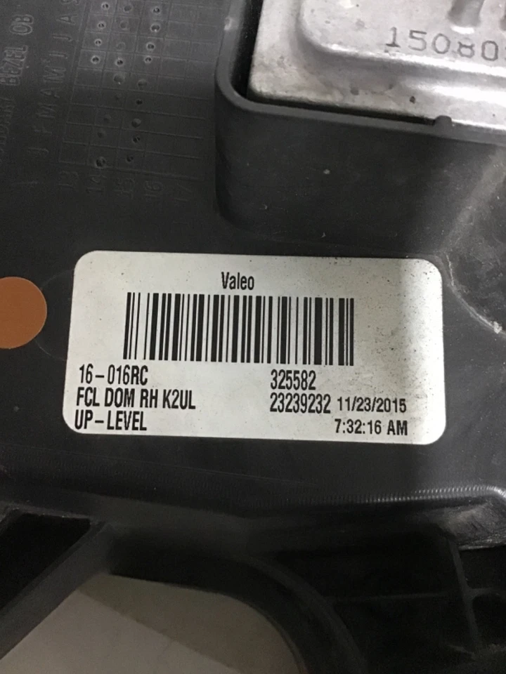 2015 - 2020 CADILLAC ESCALADE RH PASSENGER FOG LIGHT OEM B63R 16408 - Imagem 4 de 4