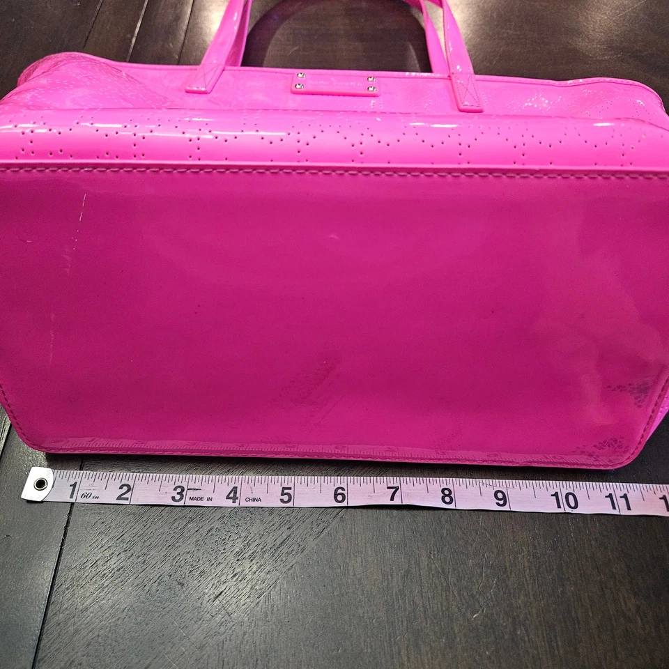 Bolso de Mano Kate Spade Harmony Metro Corazón Perforado Rosa Caliente Patente Poli Vinilo Foto 2 de 4