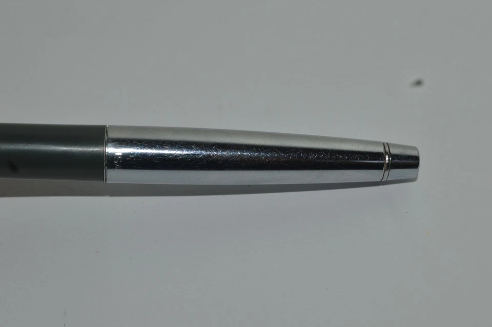 Pluma punta de fieltro ejecutiva estilo mate recargable color verde hecha en EE. UU. AÑOS 70 Foto 4 de 4