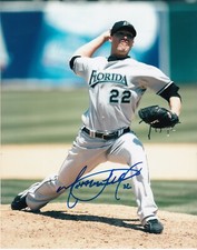 MATT LINDSTROM   MIAMI MARLINS   ACTION SIGNED 8x10