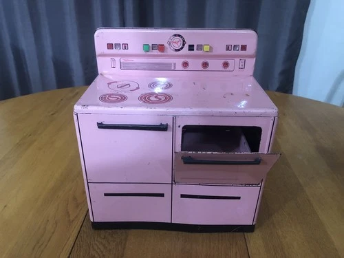 VINTAGE 1950s WOLVERINE SUPPLY MFG PINK TIN STOVE OVEN USA MADE TOY GREAT DECOR