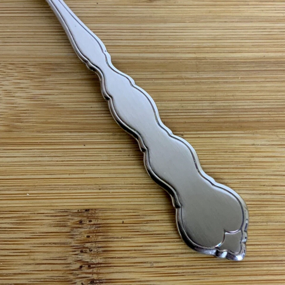 Oneida Distinction Deluxe Valerie Teaspoon Stainless Steel Flatware Discontinued - Image 2 of 4