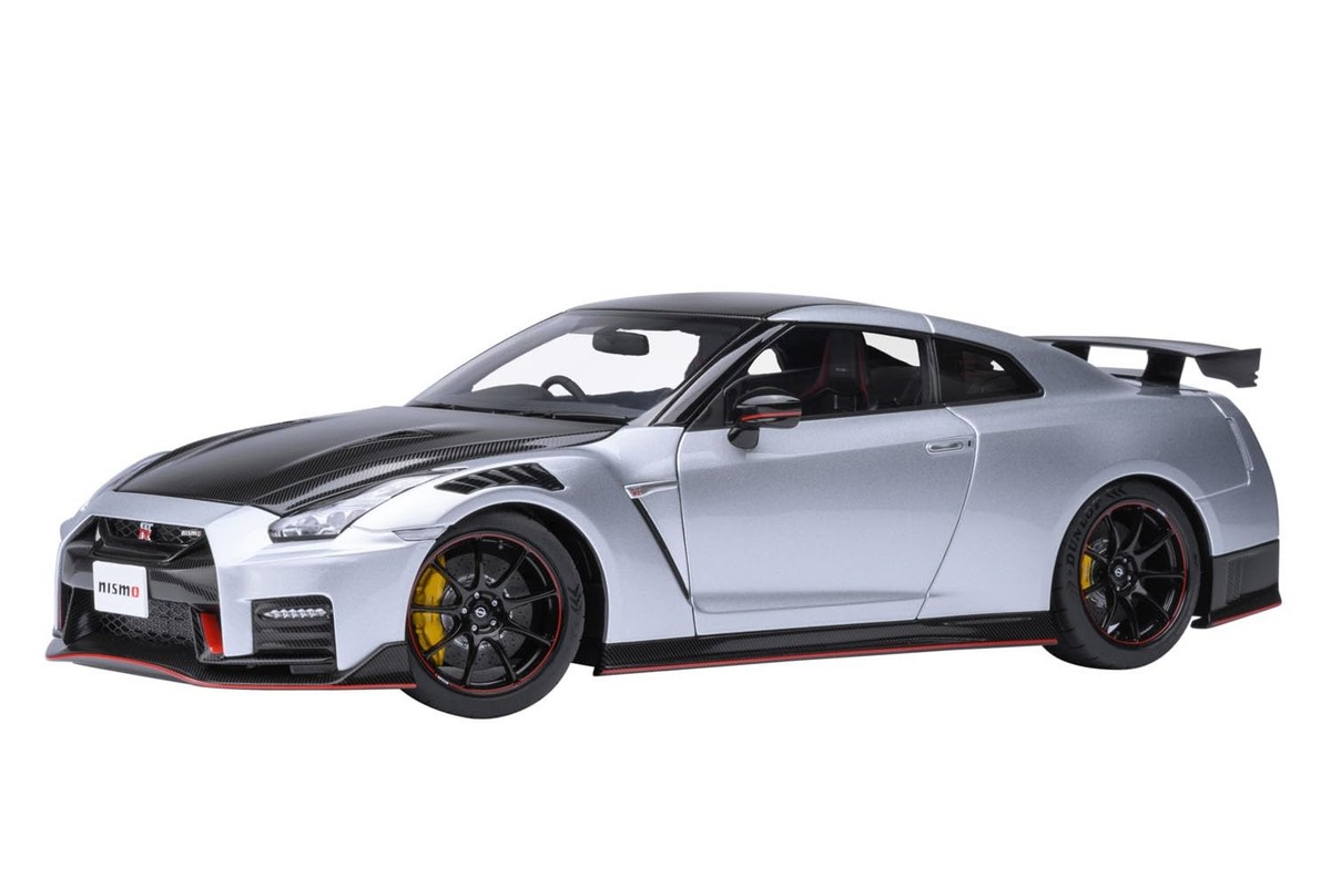 美品 Autoart GT-R R35 1/18 シルバー AUTOart 1/18 Nissan GT-R (R35) Nismo Special Edition