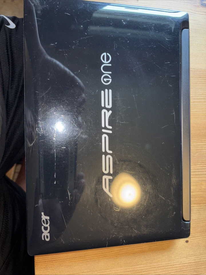 Acer Aspire One D225E Mini Laptop - Image 3 of 4