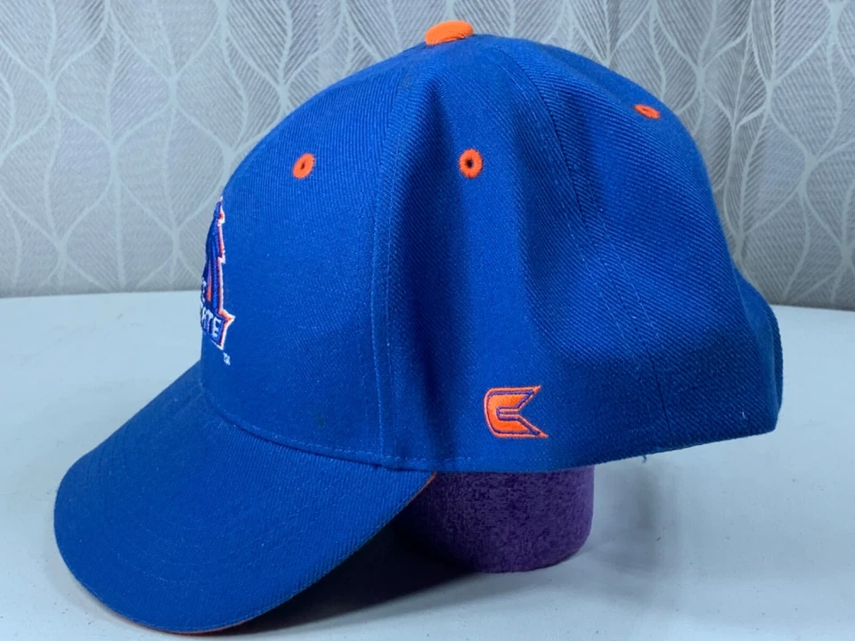 BOISE STATE BRONCOS GORRA JUVENIL MARCA COLISEO AZUL REAL CON NARANJA Foto 3 de 4