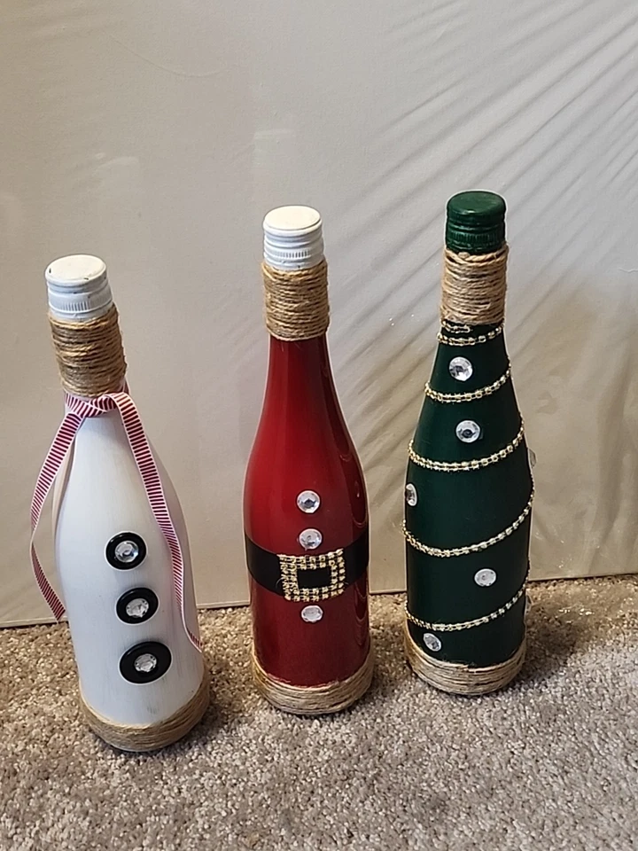 3 botellas de vino artesanales con tema navideño hechas a mano Foto 2 de 4