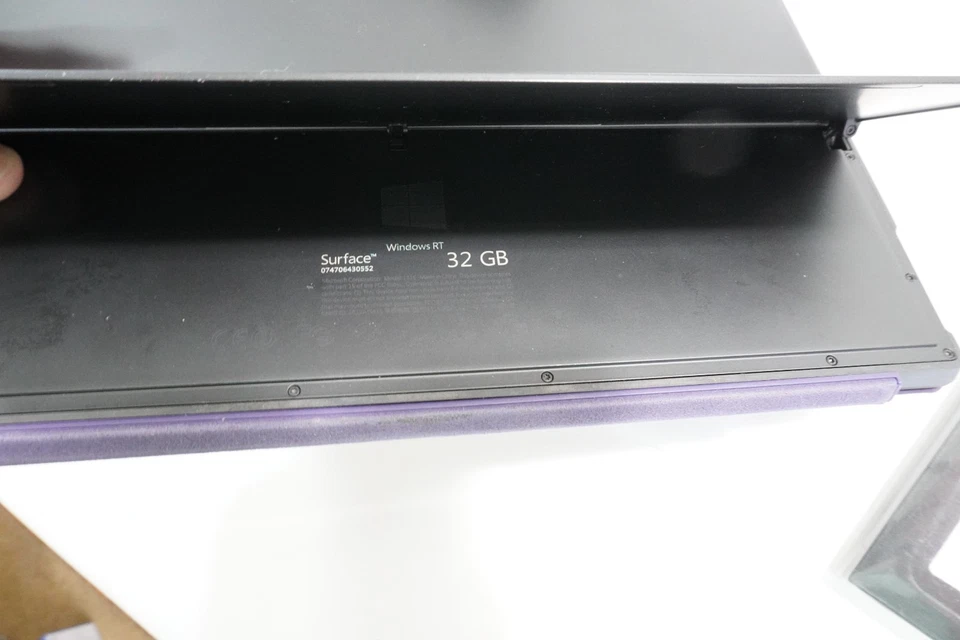 (2) Microsoft Surface RT 10.6" Windows RT 1516 2GB 32GB w/ KEYBOARDS RB695 - Image 4 of 4