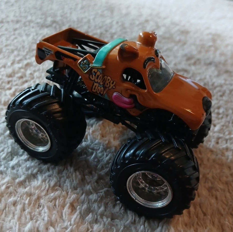 Character Vehicle Bundle – Scooby-Doo, Chuckie, Cars, & Planes Dusty Lot (4) - Image 2 of 4