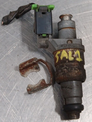 SATURN L100 2001 2002 2.2 L 4CYL CYL 4 CYLINDER MULTI PORT GAS FUEL INJECTOR 4R