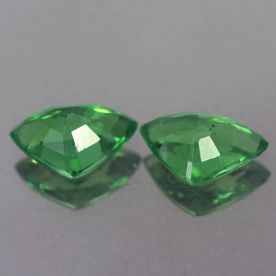 1.08CT GORGEOUS AA TRILLION UNHEATED GREEN TSAVORITE GARNET NATURAL - Image 3 of 3