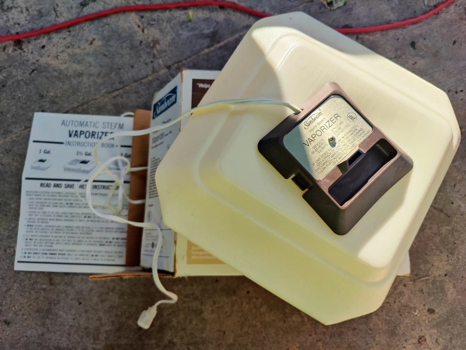 Vintage Sunbeam Warm Steam Vaporizer Humidifier Model 1358 - Image 2 of 4