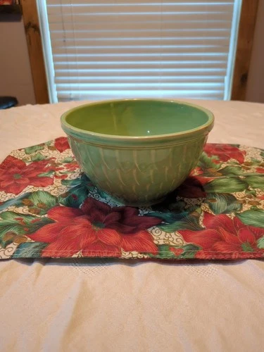 1940's McCoy Pottery Green Fish Scale Pattern 7" Bowl