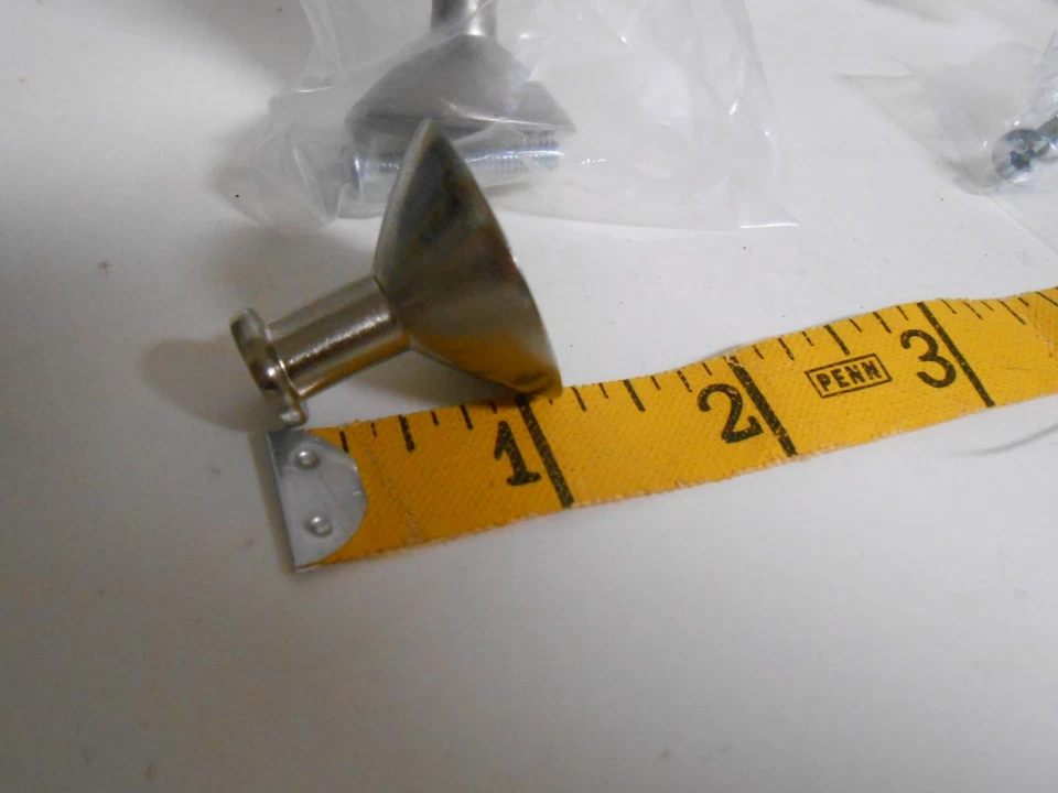 19 Pack Brainerd P47119W-SN-C Classy Round Knobs Satin Nickel New - Image 3 of 4