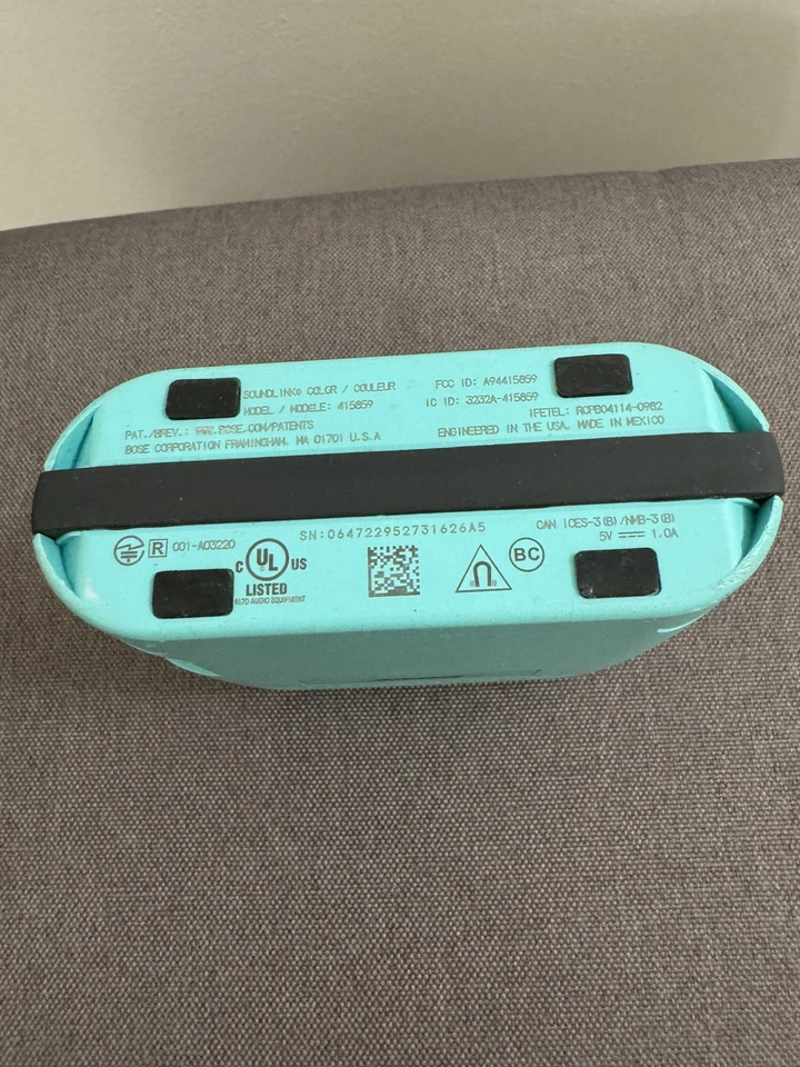 Mini altavoz Bluetooth color Bose Soundlink azul azulado en funcionamiento Foto 3 de 4