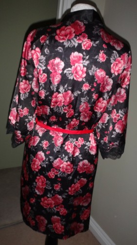 Beautiful Black & Red Satin Dressing Gown - Matalan - Size 12-14 - Bild 5 von 9