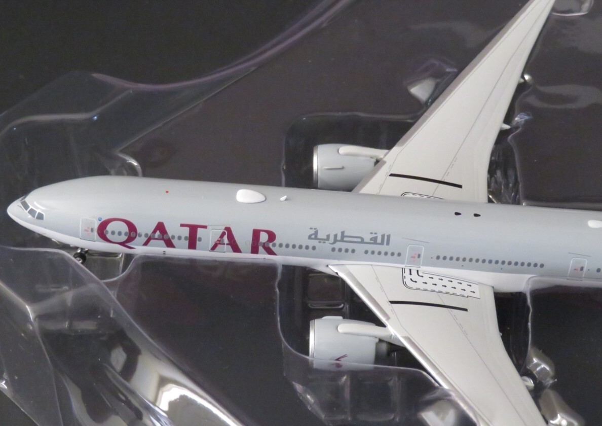 Phoenix Models Qatar Airways Boeing B777-300ER. A7-BEM. 1:400