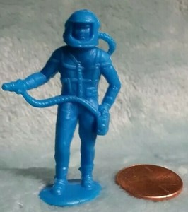 plastic astronaut toy figures