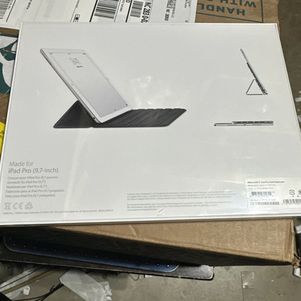 Apple Smart Keyboard for the 9.7" iPad Pro MM2L2AM/A new 1st gen black genuine - Image 3 of 4