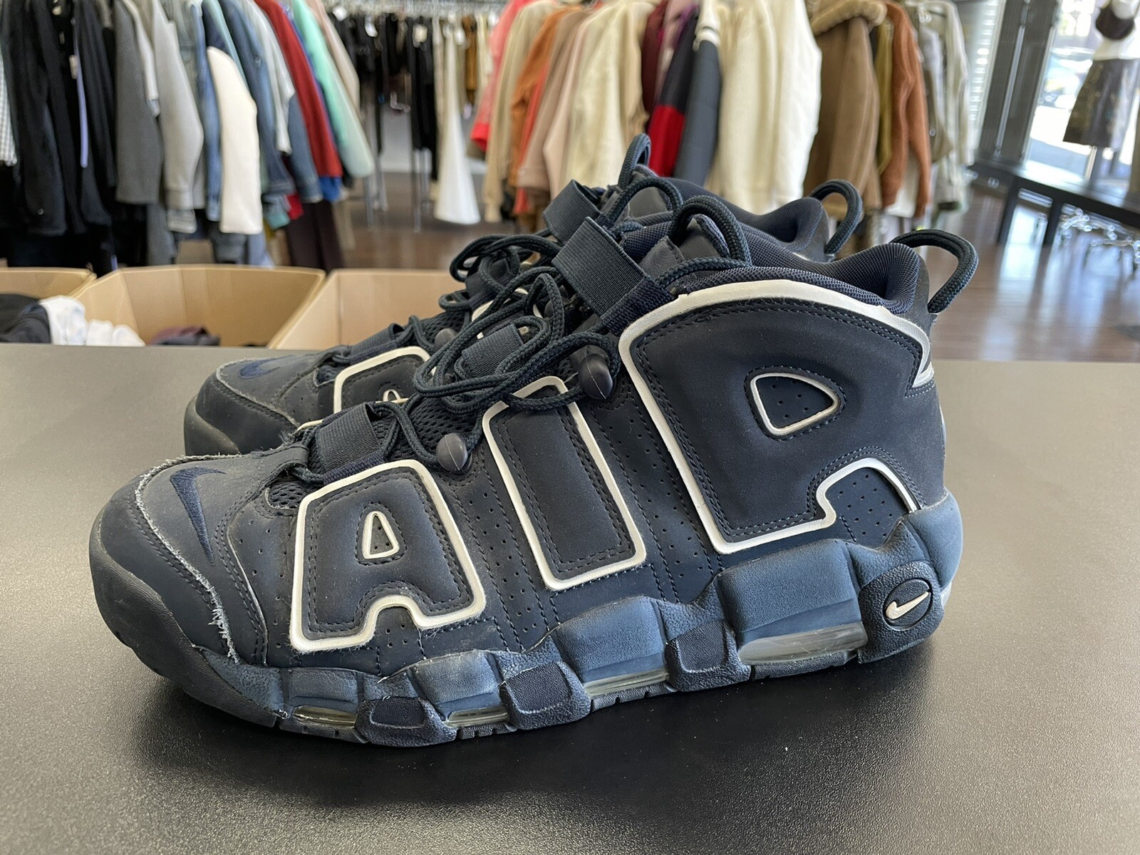 Perseguire pizzico nike uptempo 96 