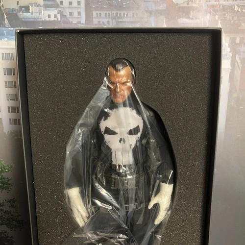 SIDESHOW COLLECTIBLES - MARVEL THE PUNISHER 1/6 SCALE FIGURE - Picture 17 of 23