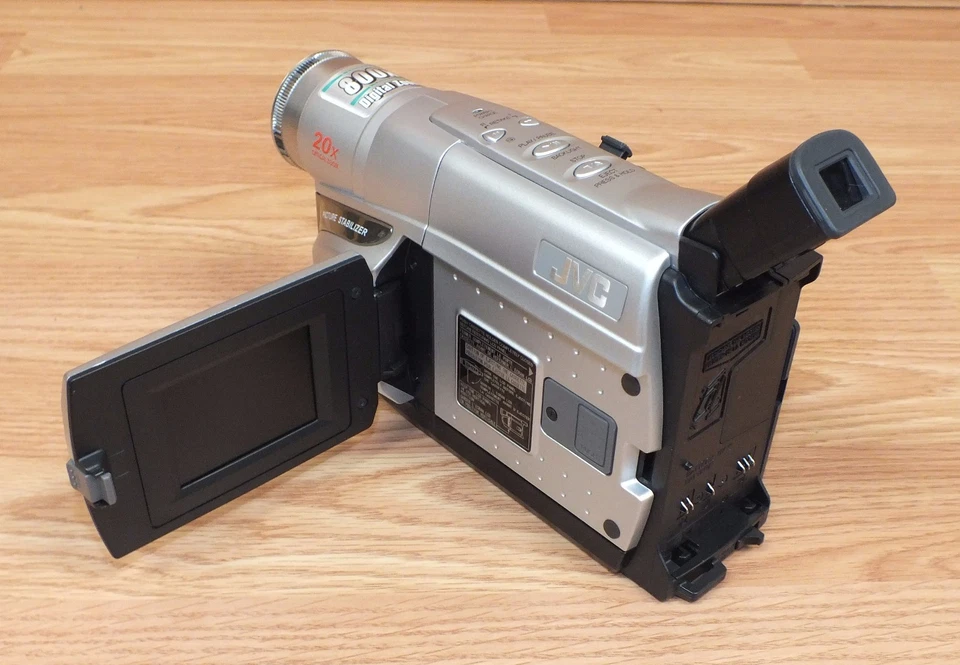 *FOR PARTS* JVC (GR-AXM17U) Compact VHS 20x Optical Zoom Camcorder Only **READ** - Image 4 of 4