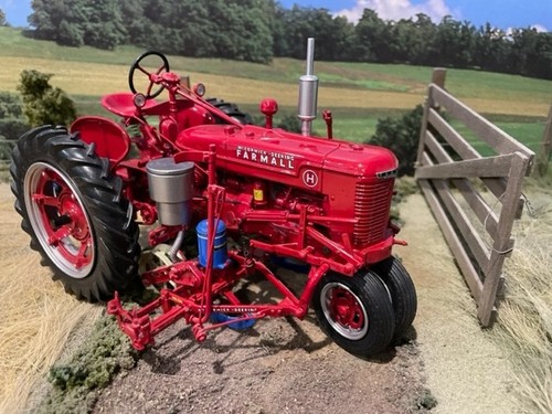 ERTL 1/16 SCALE PRECISION KEY #5 FARMALL H WITH MOUNTED PLANTER - NIB - Picture 2 of 6