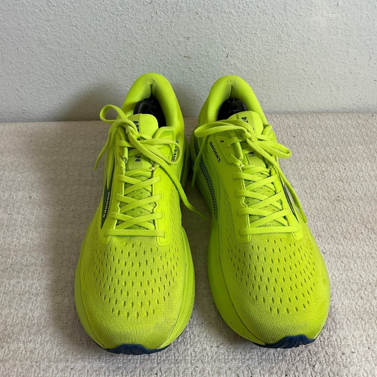 Brooks Adrenaline GTS 24 Mens 11.5 Running Shoes Lime Green