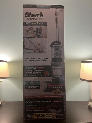 Shark LA700 Rotator Pet Lift-Away ADV Upright Vacuum w/ DuoClean PowerFins *NEW*