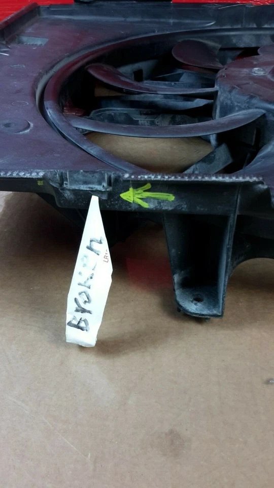 2004-2005 BMW 645CI E63 Cooling Fan w/ Shroud Assembly OEM Foto 4 de 4