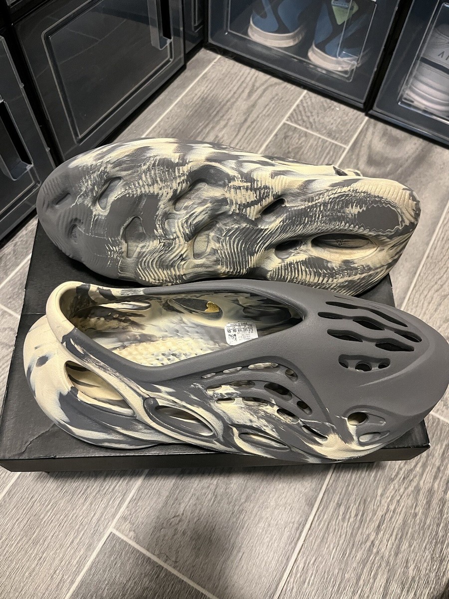 adidas YZY FOAM RNR グレー 箱付き アディダス アディダス YZY FOAM RNR - グレー | アディダス ジャパン