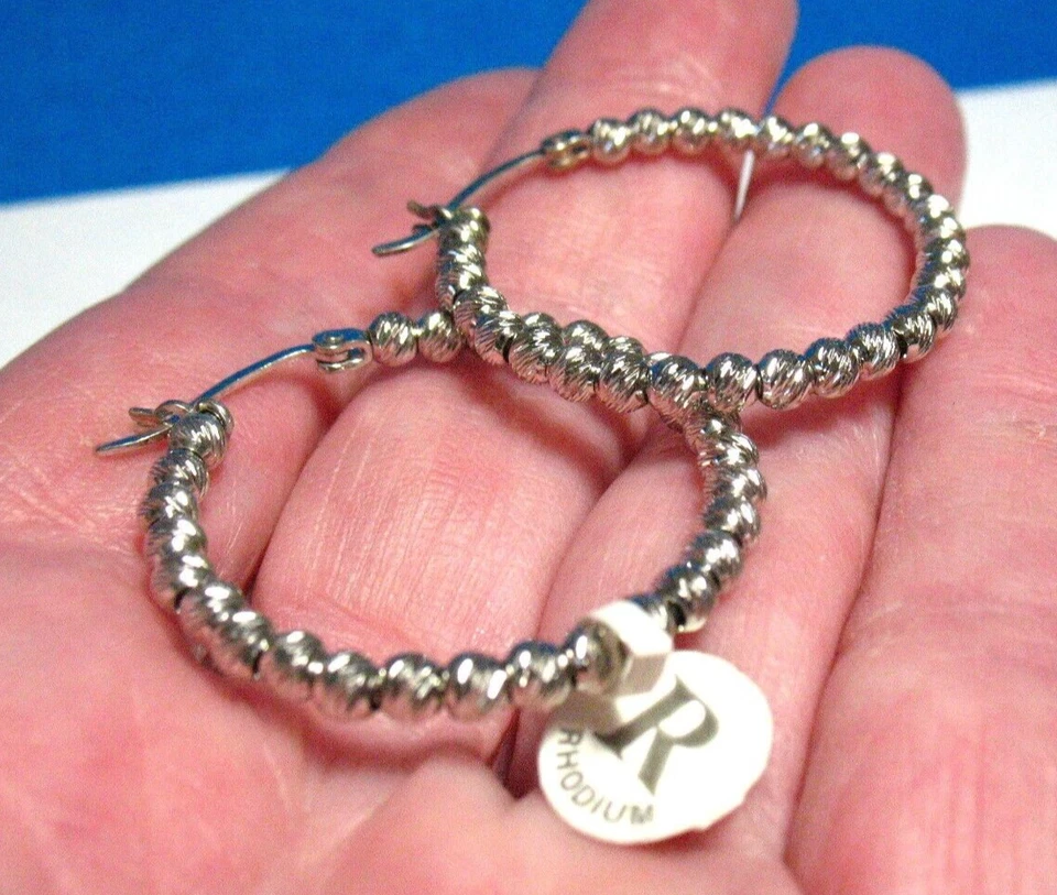 СЕРЬГИ-КОЛЬЦА ИЗ СТЕРЛИНГОВОГО СЕРЕБРА С РОДИЕВЫМ ПОКРЫТИЕМ ГРАНЕНЫЕ ШАРИКИ ПРОКОЛОТЫЕ 4,4 ГРАММА - Изображение 2 из 2