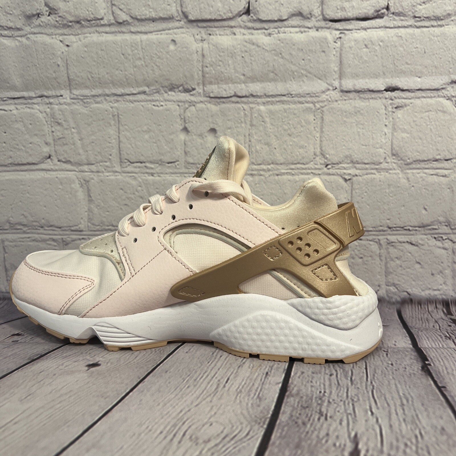 Blushing Beauty: Pink and Gold Shoe