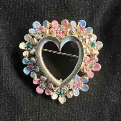 Beautiful Vintage Colorful Heart Shaped Floral Pink, Blue, White Broch with Faux