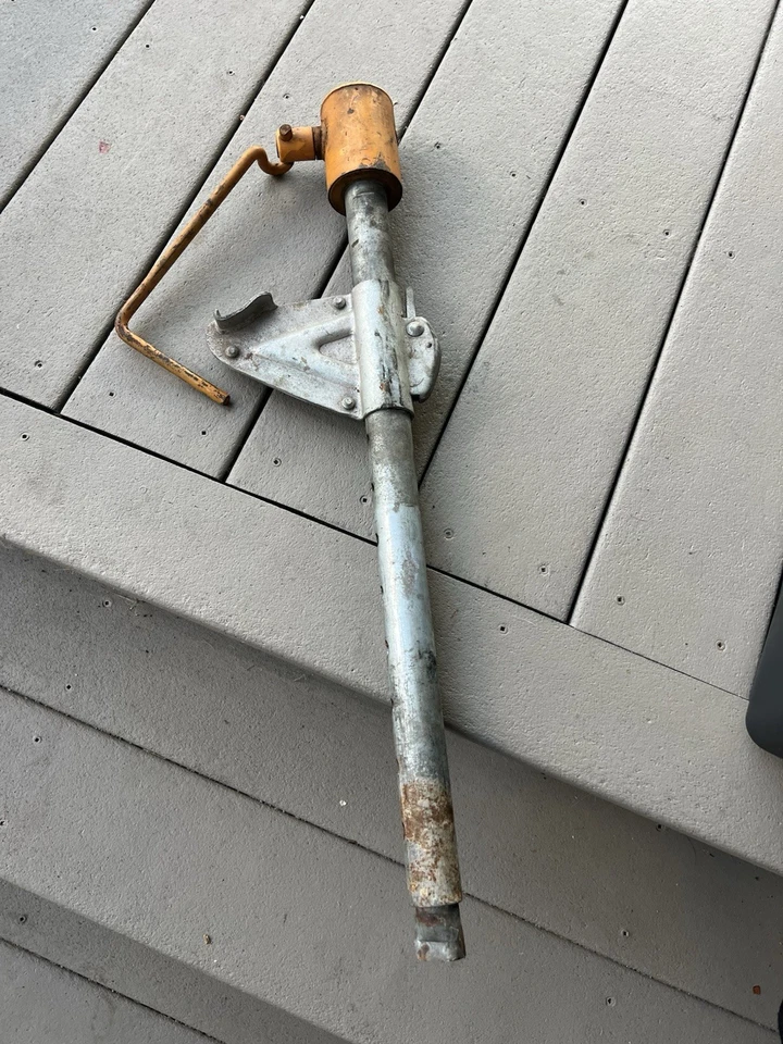 TOYOTA JACK VINTAGE.  MUY TEMPRANO.  POSIBLEMENTE CORONA O TOYOPET. ANTIGUO TORNILLO JACK Foto 2 de 3