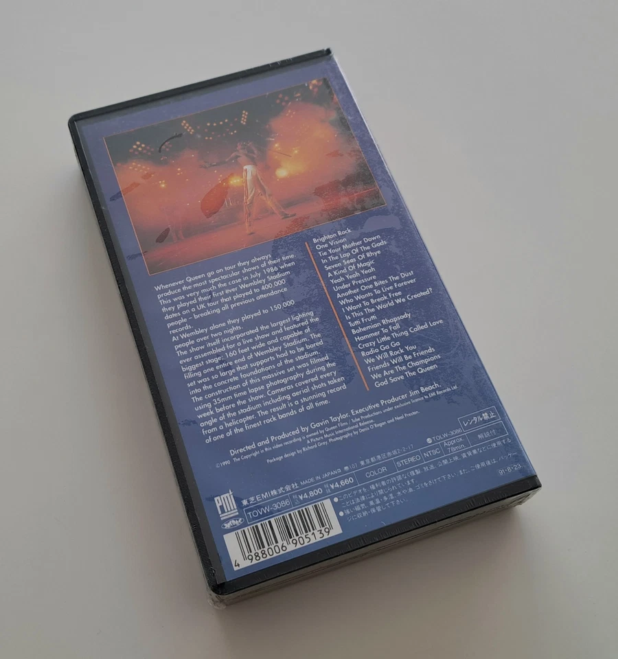 QUEEN At Wembley Japanese VHS Tape SEALED FREDDIE MERCURY BRIAN MAY ROGER TAYLOR - Bild 2 von 4