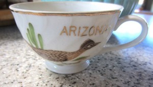 VINTAGE ARIZONA SOUVENIR CUP & SAUCER ROADRUNNER CACTUS GOLD TRIM PORCELAIN EUC