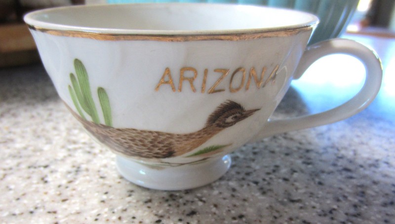 VINTAGE ARIZONA SOUVENIR CUP & SAUCER ROADRUNNER CACTUS GOLD TRIM PORCELAIN EUC