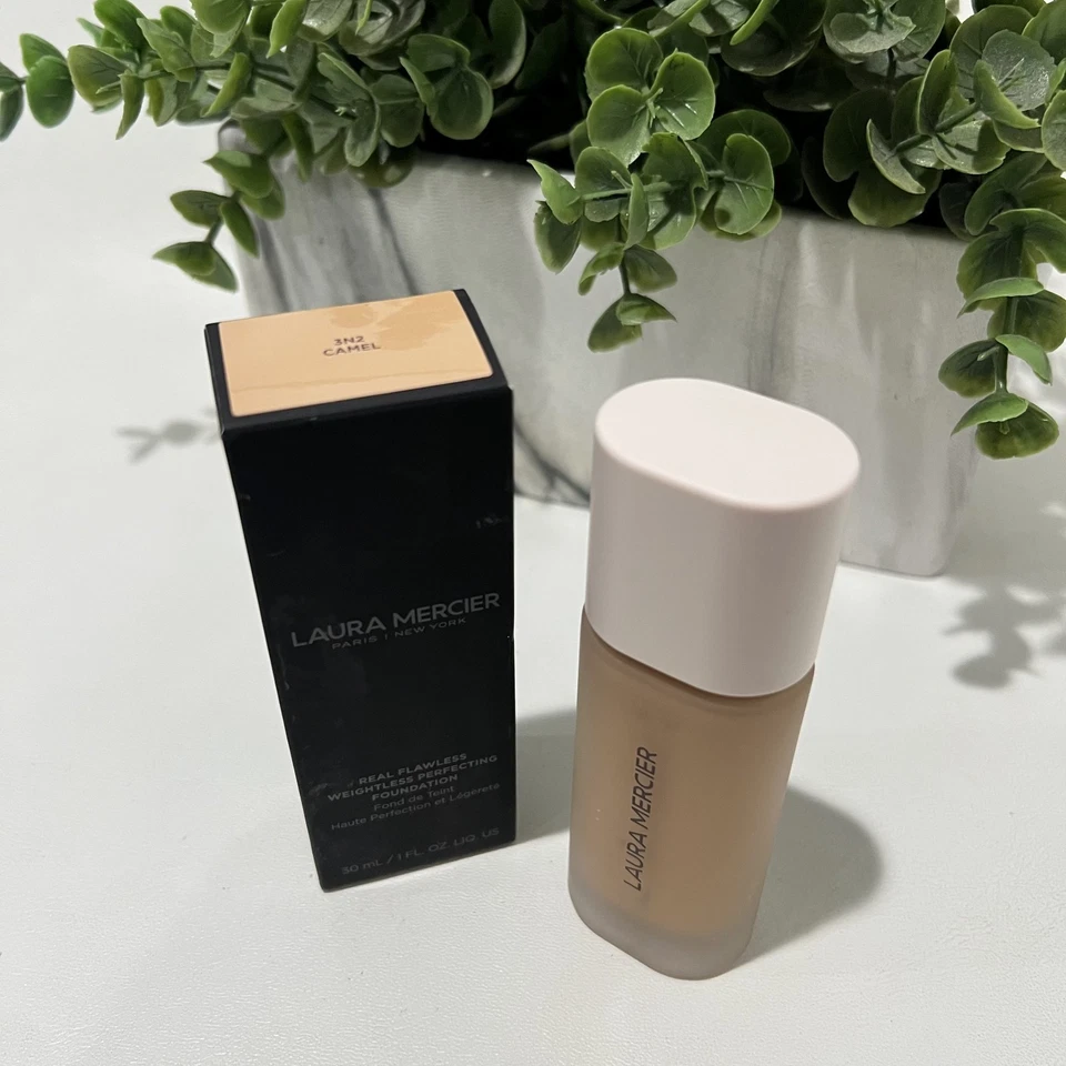Laura Mercier Real Flawless Foundation - 3N2 CAMEL - 30ml/1FL.OZ - Image 2 of 4