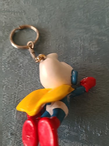VTG. TWO SMURFS: FOOTBALL AND SUPERMAN KEYCAIN SMURF - Picture 14 of 18