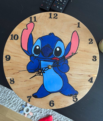 Disney Stitch Wanduhr Holz selbst gemacht