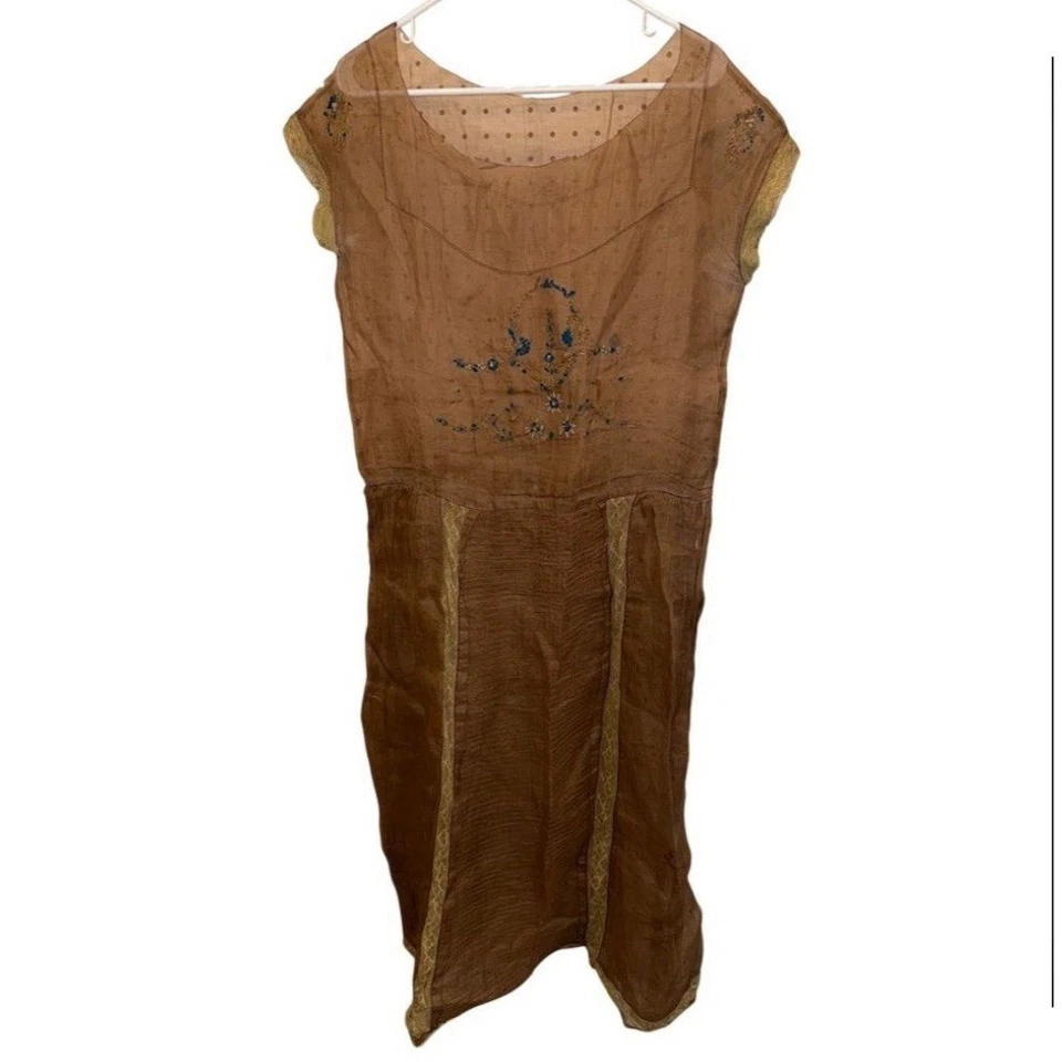 复古翻盖连衣裙 1920 年代丝绸手工刺绣单孔宽紧身蕾丝博物馆 — 第 3/4 张图片