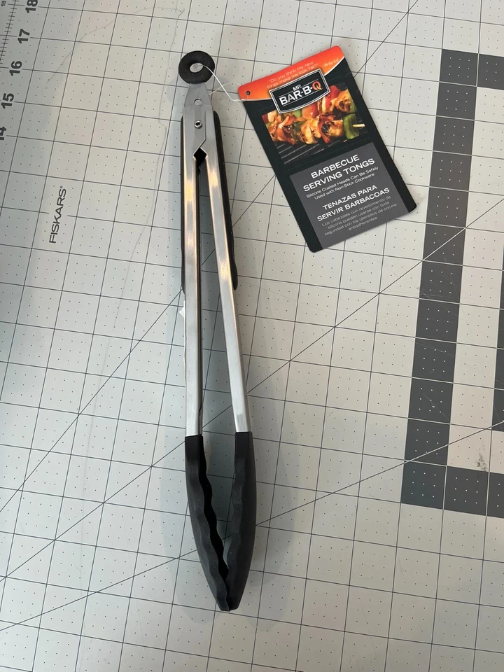 Pinzas para servir con punta de silicona Mr. Bar-B-Q de 12 pulgadas (negras y plateadas) Foto 2 de 4