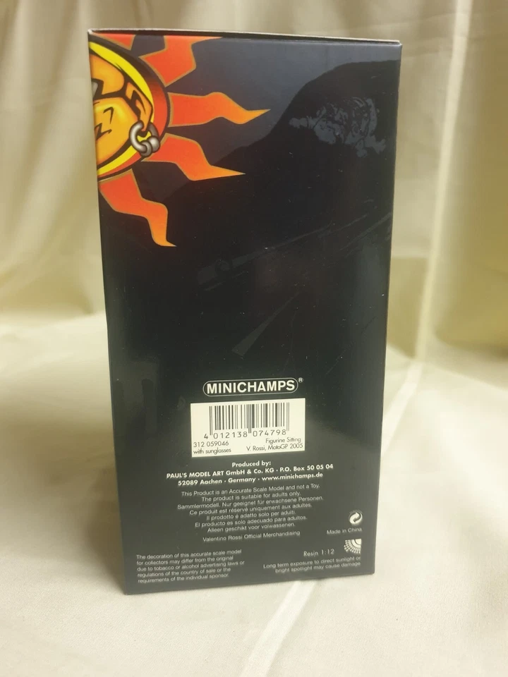 MINICHAMPS VALENTINO ROSSI 1/12 FIGURE 2005 MotoGP with sunglasses - Image 2 of 4