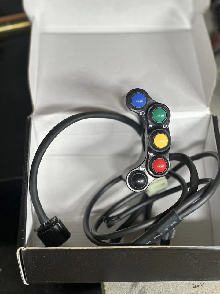 2016 - 2019 YAMAHA YZF R1 - R1M LEFT HANDLE BAR SWITCH WRS - Image 3 of 4