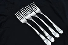 Set of 4 Windermere Dinner Forks Gourmet Settings Matte 18/10 Flatware 8"