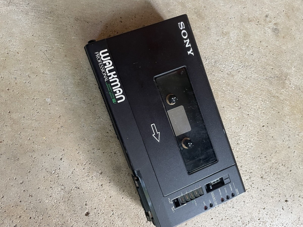 【ジャンク】SONY WALKMAN PROFESSIONAL SONY WM-D6 Walkman PRO Cassette Player-Recorder . PARTS ONLY