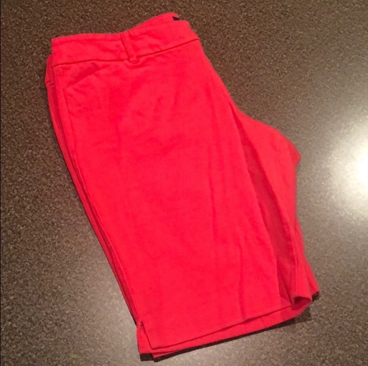 EUC Old Navy Pixie Bermuda Short - image 1