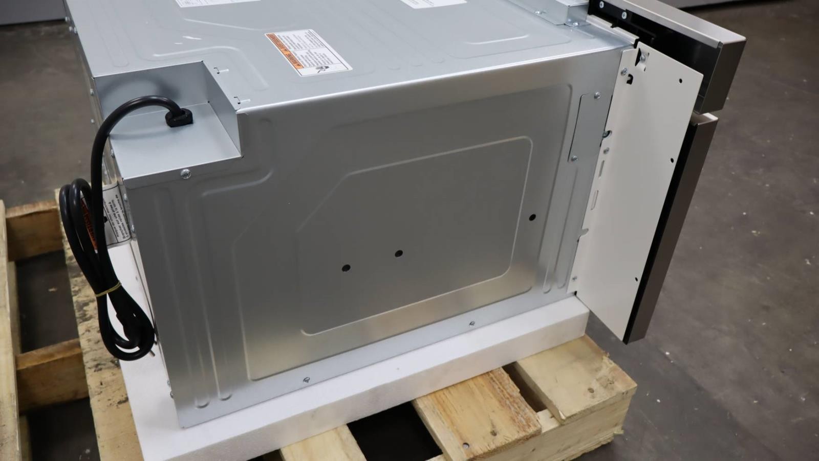 Bosch 800 Series 30" Tilt Display 1.2 Cu.Ft. Smart Microwave Drawer HMD8054UC